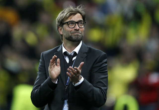 Borussia Dortmund's coach Juergen Klopp applauds supporters after losing the Champions League final soccer match at Wembley stadium in London May 25, 2013. Bayern Munich beat Borussia Dortmund 2-1 in an all-German Champions League final on Saturday to become European champions for the fifth time.                        REUTERS/Stefan Wermuth (BRITAIN  - Tags: SPORT SOCCER)   - RTX100UL