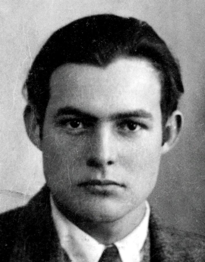 Ernest_Hemingway_1923_passport_photo[1]