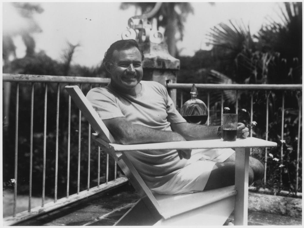 Ernest_Hemingway_at_the_Finca_Vigia,_Cuba_1946_-_NARA_-_192660[1]