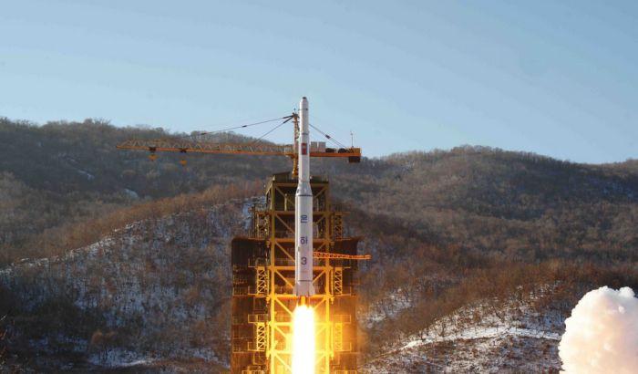 Severna_Koreja_raketa[1]