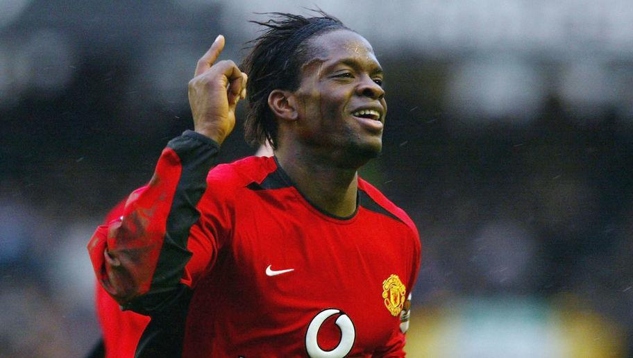 LIVERPOOL, ENGLAND - FEBRUARY 7: Luis Saha of Manchester United celebrates scoring during the FA Barclaycard Premiership match between Everton and Manchester United at Goodison Park on February 7, 2004 in Liverpool, England. (Photo by Ben Radford/Getty Images)
