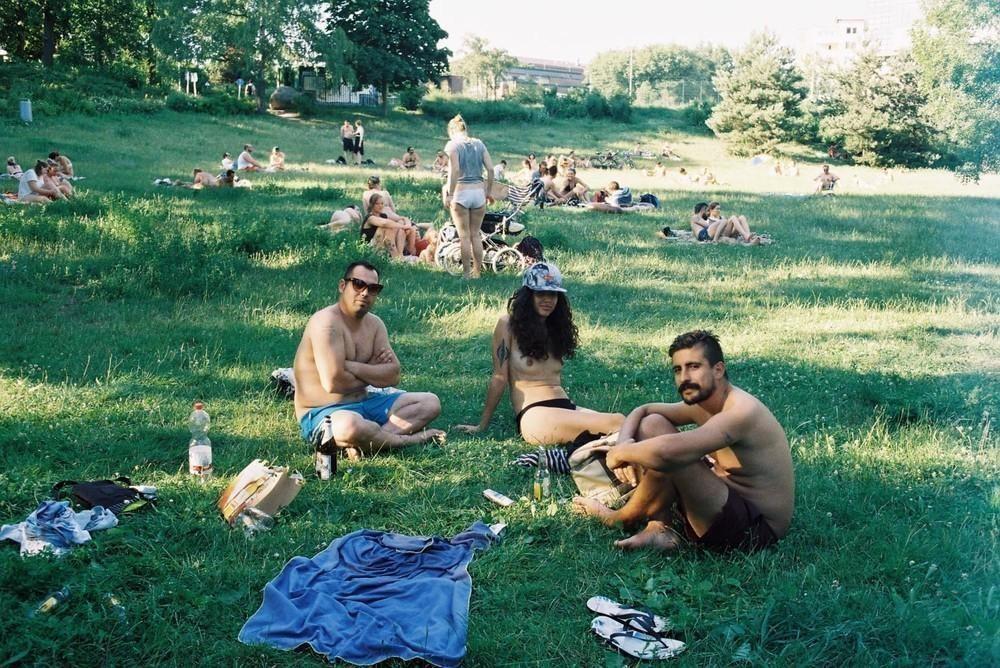 nudisticko-suncanje-u-parkovima-berlina-body-image-1469786987-size_1000