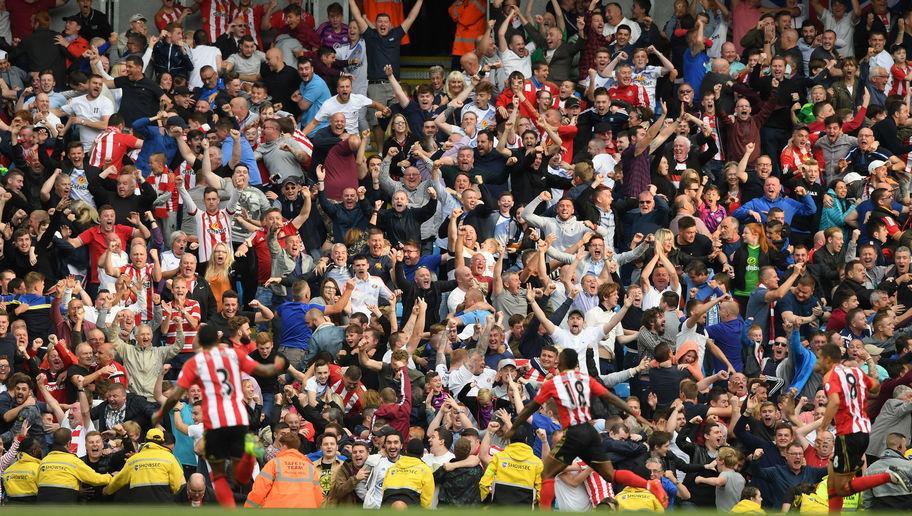 MANCHESTER, ENGLAND - AUGUST 13:  Sunderland fans celebrate Jermain Defoe goal during the Premier League match between Manchester City and Sunderland at Etihad Stadium on August 13, 2016 in Manchester, England.  (Photo by Stu Forster/Getty Images)