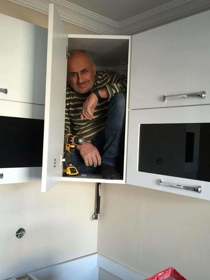 contractor-testing-cabinet-strength-funny-photoshop-battle-38[1]