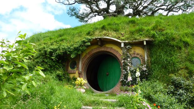 Behind-the-Scenes-Video-of-Hobbiton-Set-in-New-Zealand