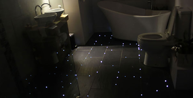 Подот во бањата претворен во ѕвездено небо