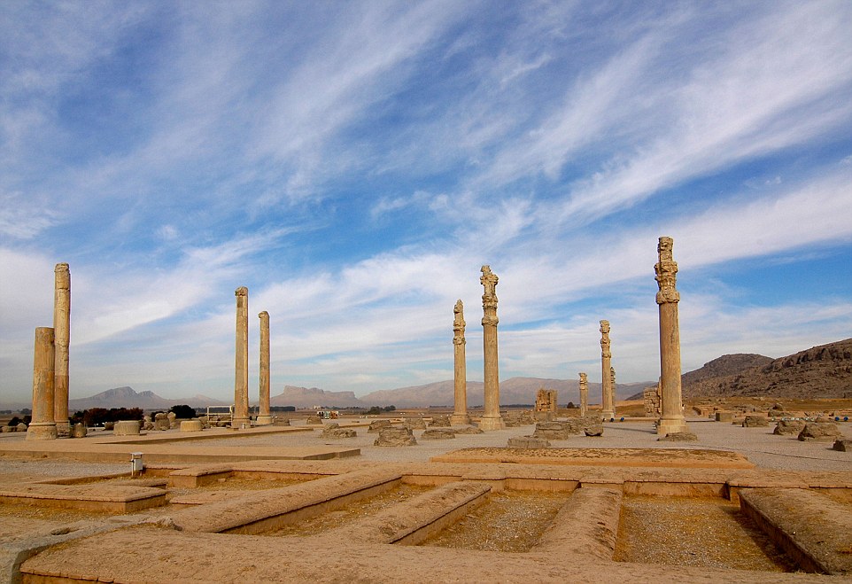 28AA40A600000578-3081381-Persepolis_the_ceremonial_capital_of_the_Achaemenid_kings_which_-a-3_1431675060342