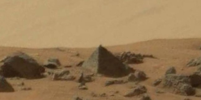 Најдена пирамида на Марс?