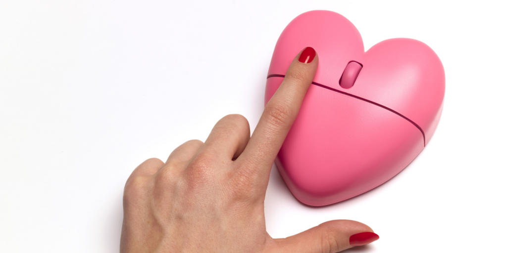Internet dating heart shaped pink mouse