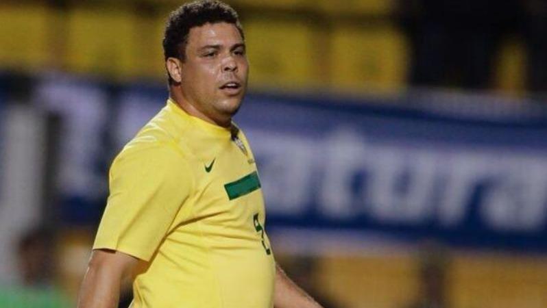 Ronaldo-Brazil-Selecao-Jump-Fat