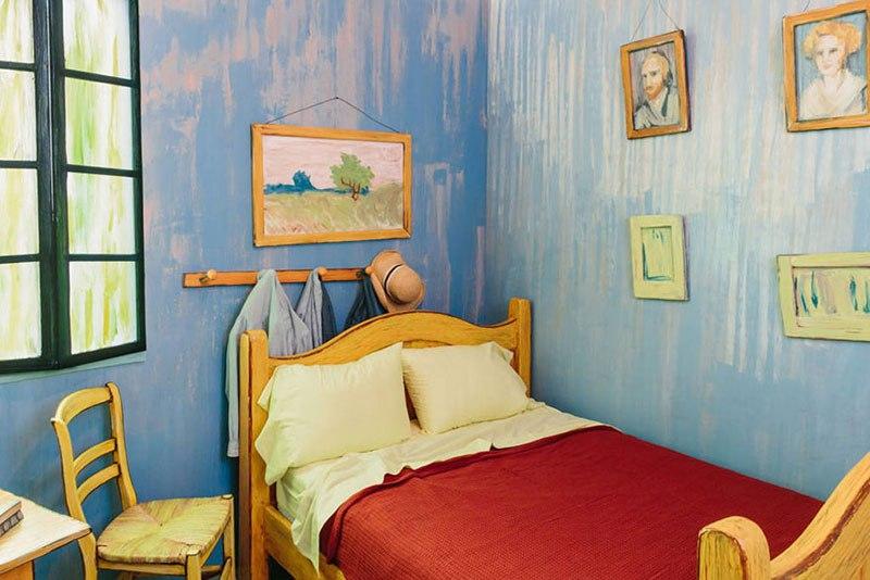 aic-museum-recreates-van-gogh-bedroom-painting-and-puts-it-on-airbnb-4