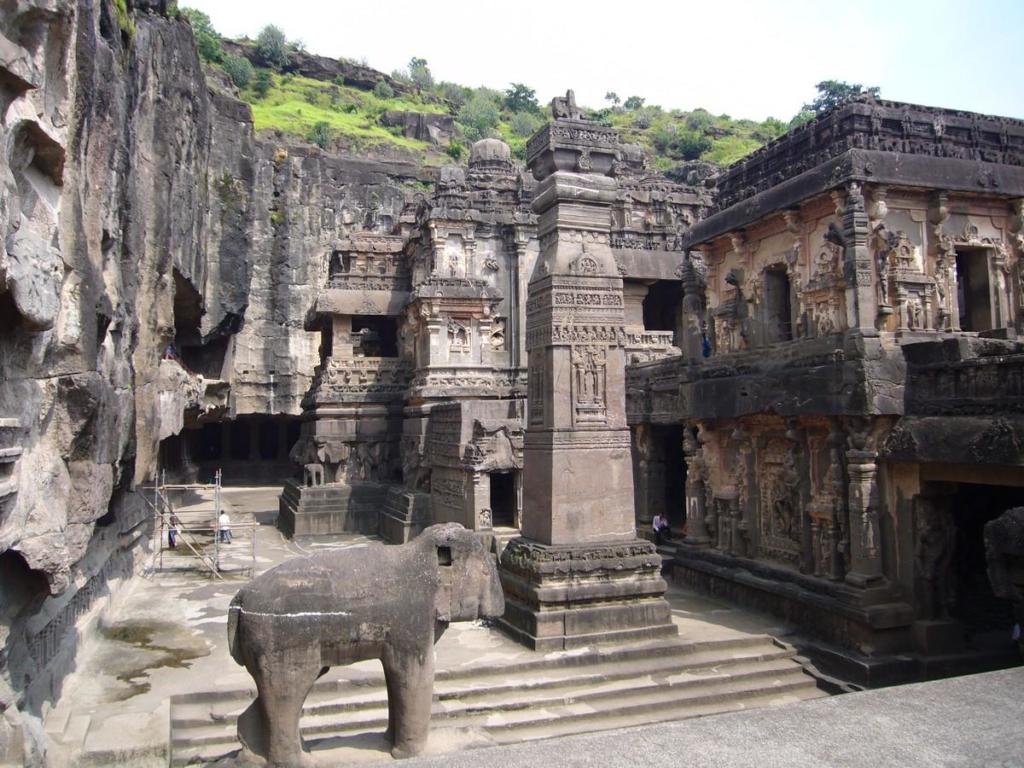 Канабисот во древните будистички храмови во Индија