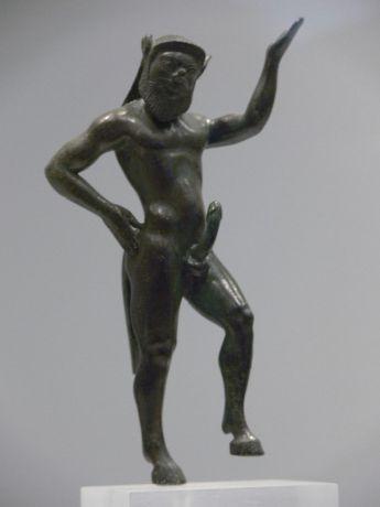 Статуа на сатир, во Археолошкиот музеј во Атина