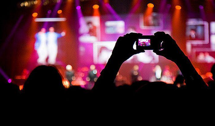 Apple патентираше технологија за блокирање на камерите на концертите