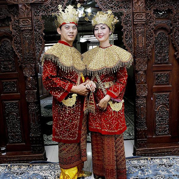 traditional-weddings-around-the-world-40-578e11a0c4acf__605[1]