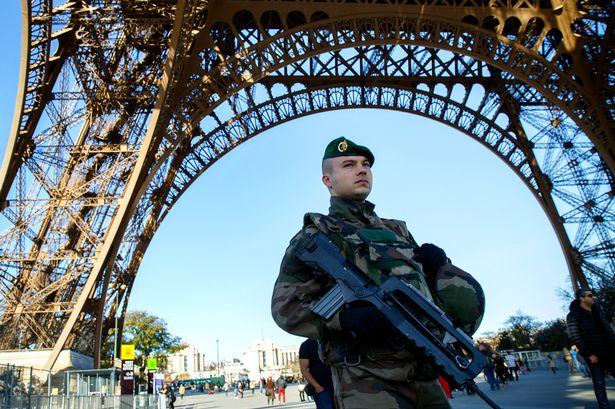 PAY--French-soldiers-patrolling-the-Eiffel-Tower-in-Paris-France-following-the-Paris-terror-attacks-on-Sunday-15[1]