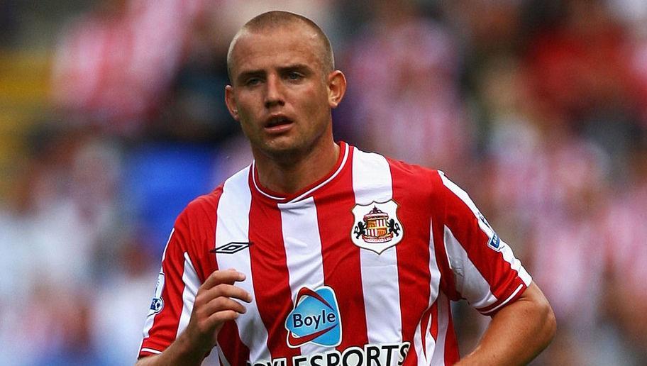 BOLTON, ENGLAND - AUGUST 15:  Lee Cattermole of Sunderland in action during the Barclays Premier League match between Bolton Wanderers and Sunderland at Reebok Stadium on August 15, 2009 in Bolton, England.  (Photo by Matthew Lewis/Getty Images)