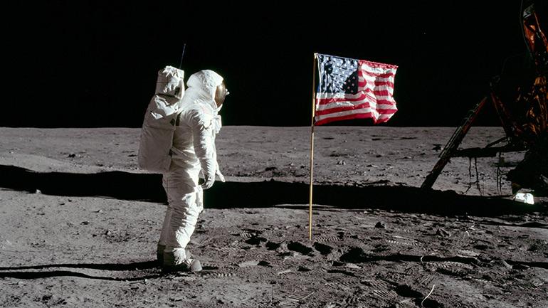 Што се случи со американските знамиња на Месечината?