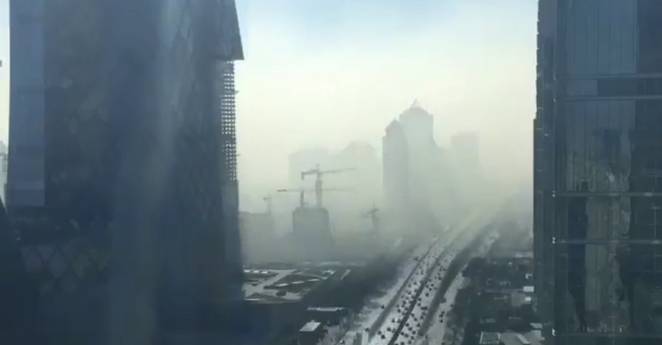 Пекинг потонува во смог за 20 минути (тајмлапс видео)