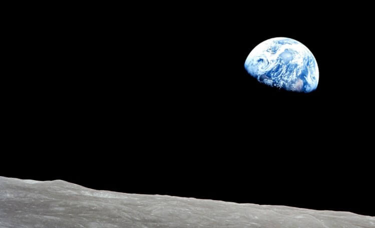 Астронаут на Аполо: Во рајот одиш кога се раѓаш