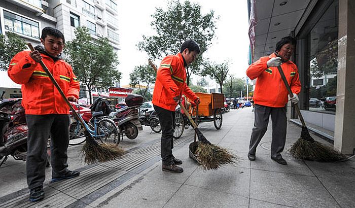 На кинеските комуналци им мерат колку исчистиле