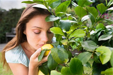 Неразликување меѓу мирис на бензин и лимон може да е знак на деменција
