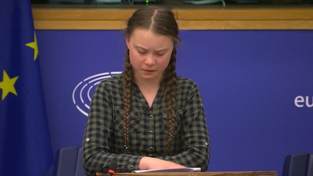 16-годишната активистка низ солзи: Сакам да ја спасувате планетата како што ја спасувате Нотр Дам