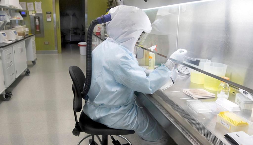 Кинескиот научник кој прв ја објави низата од коронавирусот избркан од неговата лабораторија