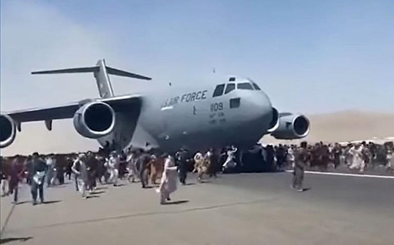 Суспендирани сите летови од аеродромот во Кабул