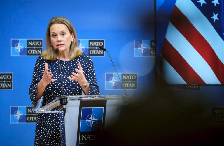 Смит: Клучни теми на самитот на НАТО во Вашингтон ќе бидат поделба на товарот за одбраната и Украина