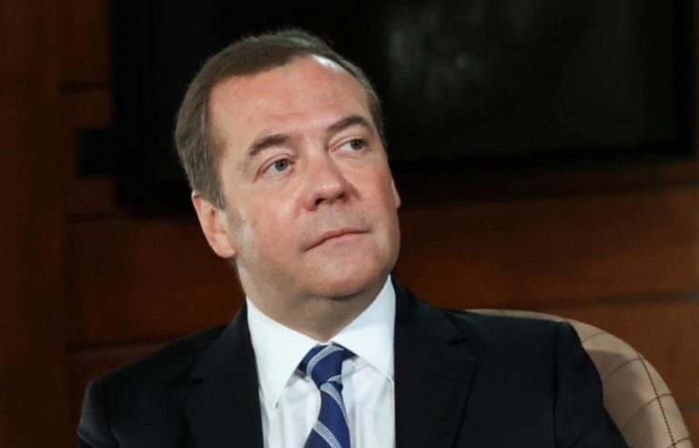 Медведев: Светот веројатно е на работ на нова војна, тврди Медведев