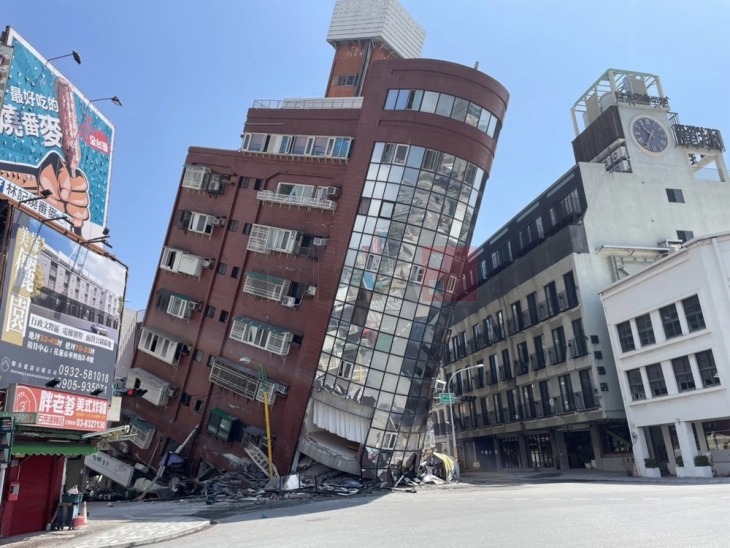 Најмалку девет мртви и над 880 повредени во земјотресот во Тајван