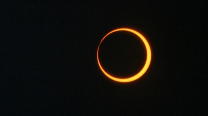 На американскиот континент милиони луѓе со овации го следеа затемнувањето на Сонцето
