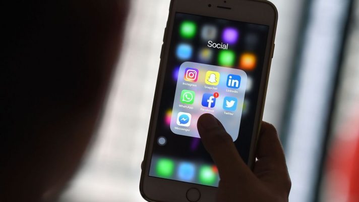Невролог предупреди за симптомите на прекумерното користење на социјалните мрежи