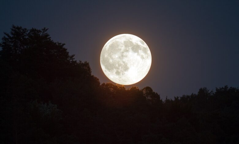 Полната месечина во Стрелец носи големи промени за три хороскопски знаци
