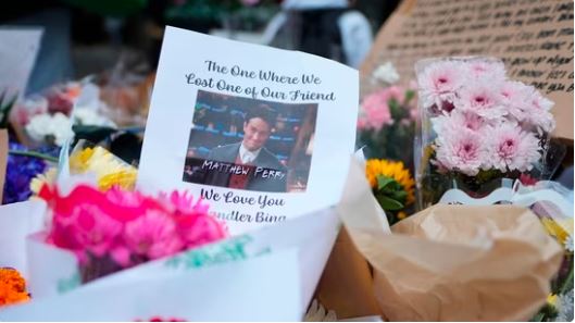 Полицијата ги истражува околностите на смртта на Метју Пери