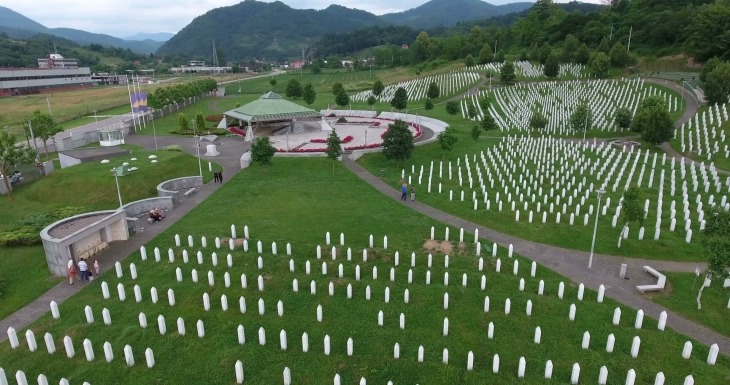 Реакции во Србија по усвојувањето на Резолуцијта за геноцид во Сребреница