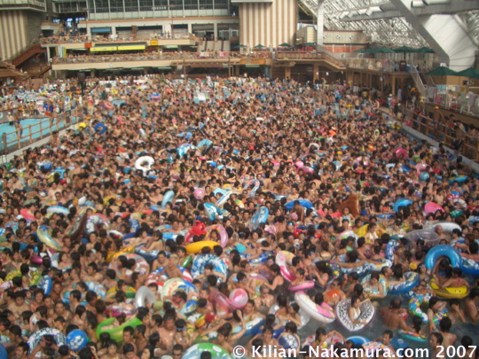 tokyo-summerland-packed-wave-pool