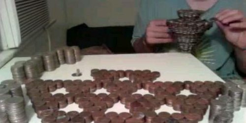 Кула од 3 илјади парички (видео)